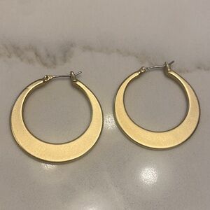 Elegant Gold Hoop Earrings